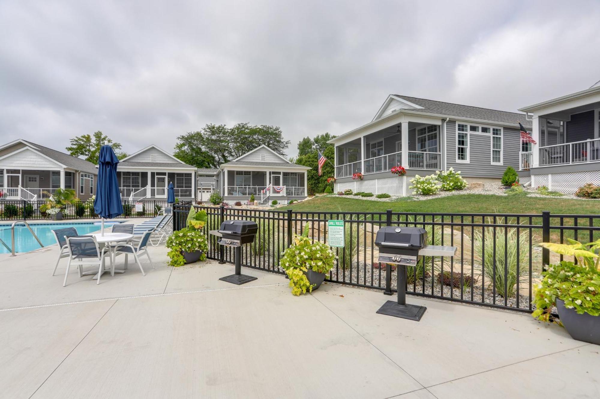 Sleek Lakeside Marblehead Home With Screened Patio Kültér fotó